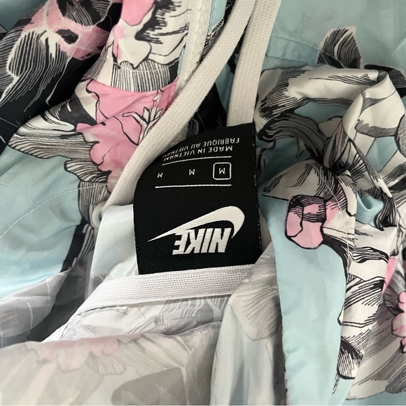 NIKE sz M HYPER FEMME White Cropped Windrunner Floral Print Windbreaker - Picture 6 of 15